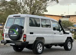 Toyota Land Cruiser 2015 White