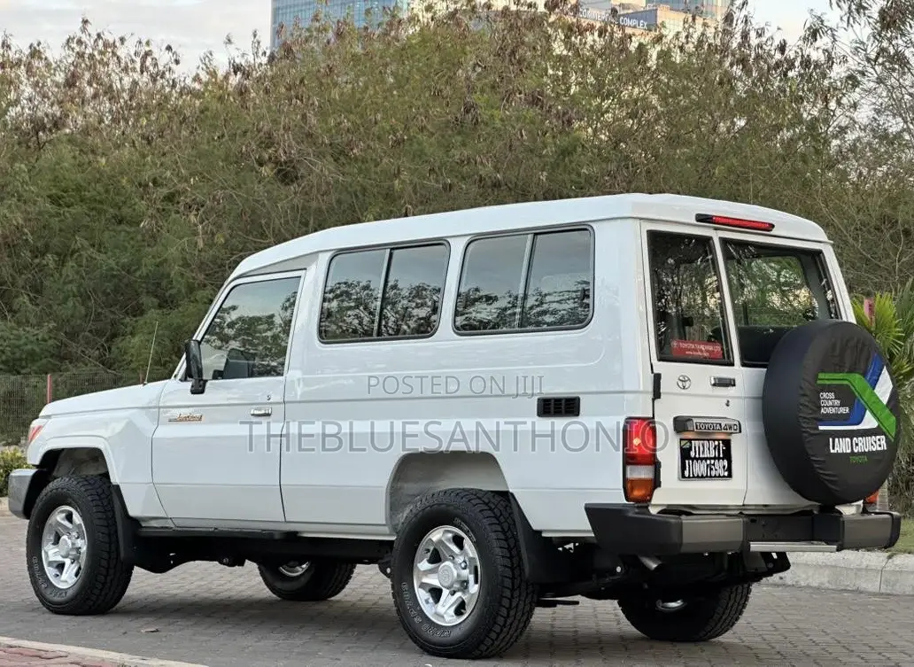Toyota Land Cruiser 2015 White