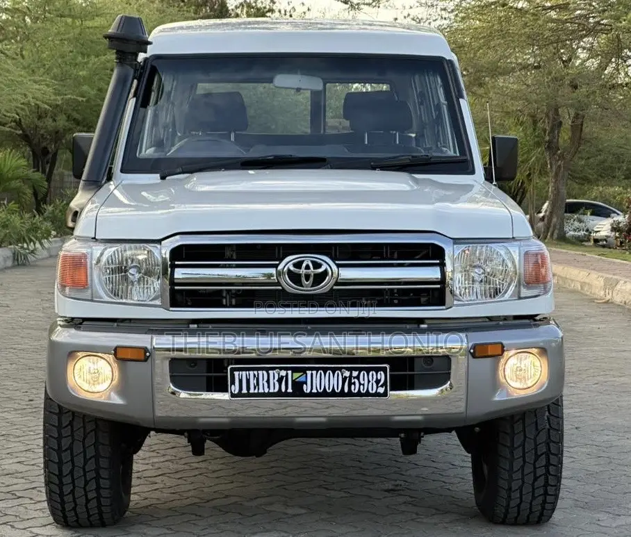 Toyota Land Cruiser 2015 White