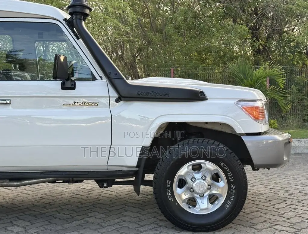 Toyota Land Cruiser 2015 White