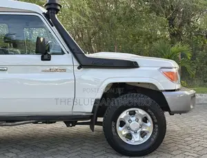 Toyota Land Cruiser 2015 White