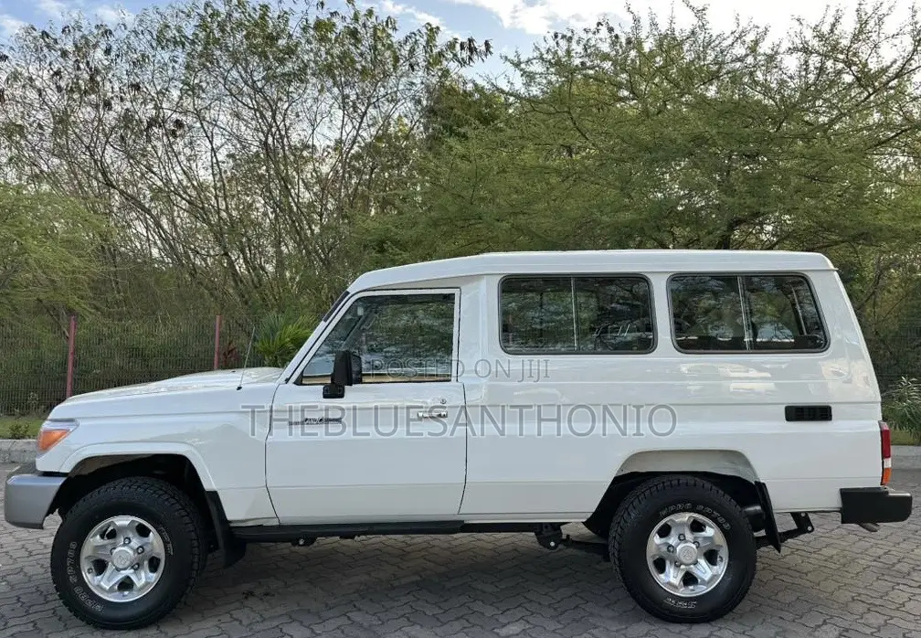 Toyota Land Cruiser 2015 White