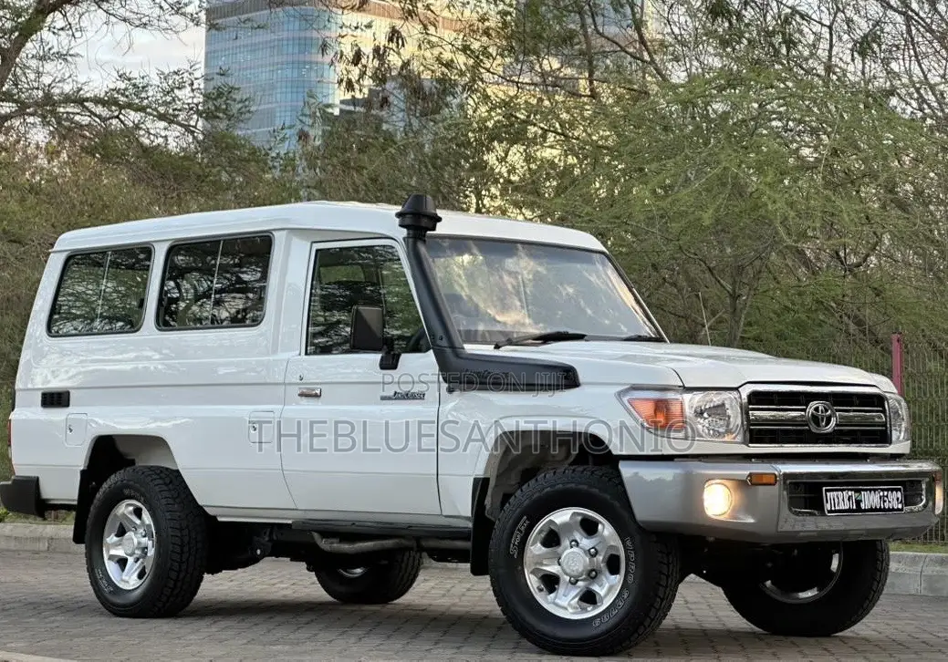 Toyota Land Cruiser 2015 White