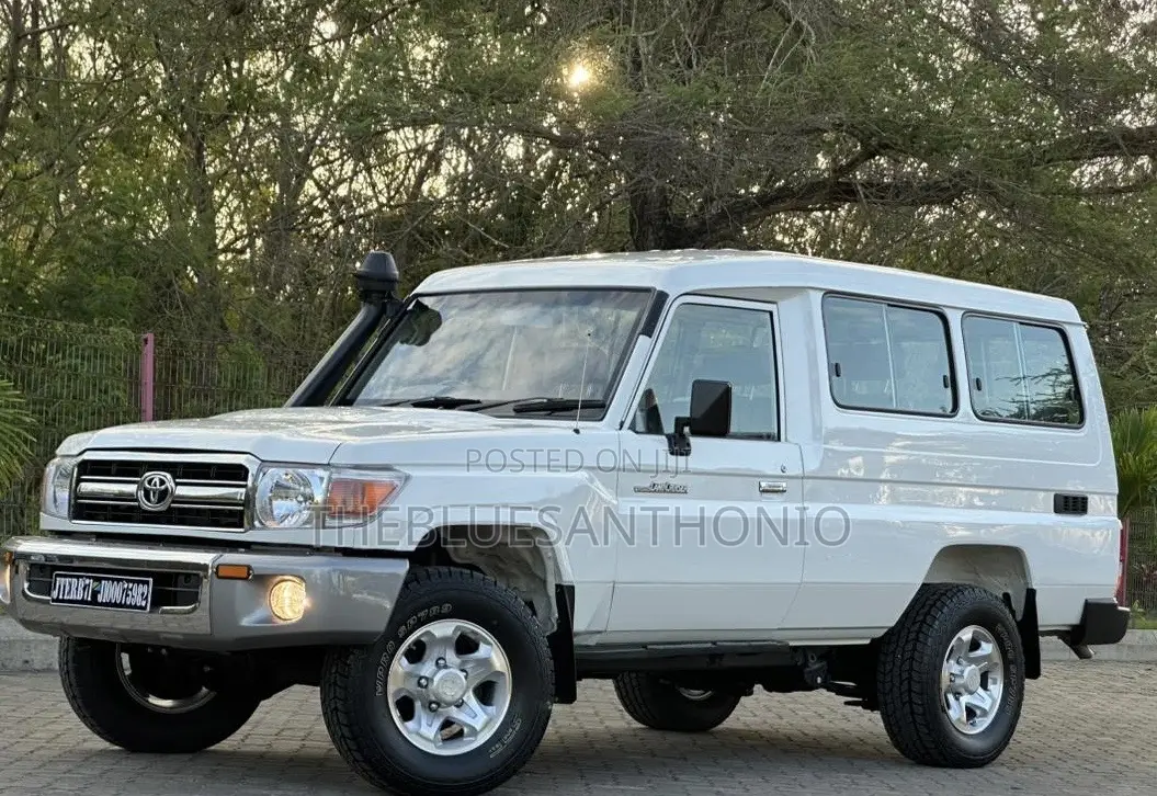 Toyota Land Cruiser 2015 White
