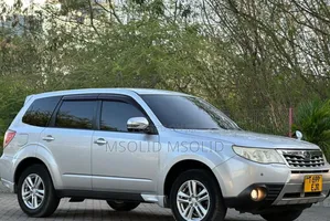 Subaru Forester 2011 Silver
