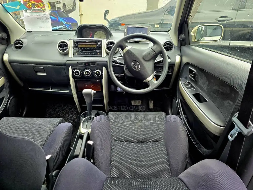 Toyota IST 2005 Gold