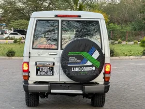 Toyota Land Cruiser 2015 White