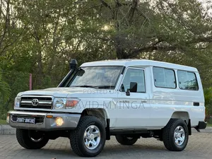 Toyota Land Cruiser 2015 White