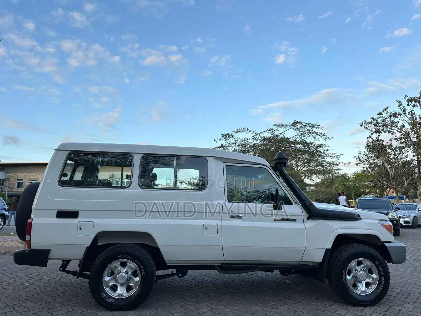 Toyota Land Cruiser 2015 White