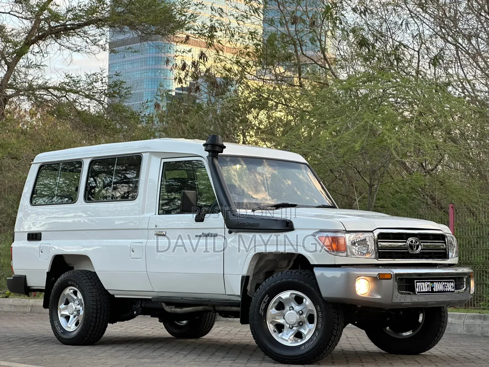 Toyota Land Cruiser 2015 White
