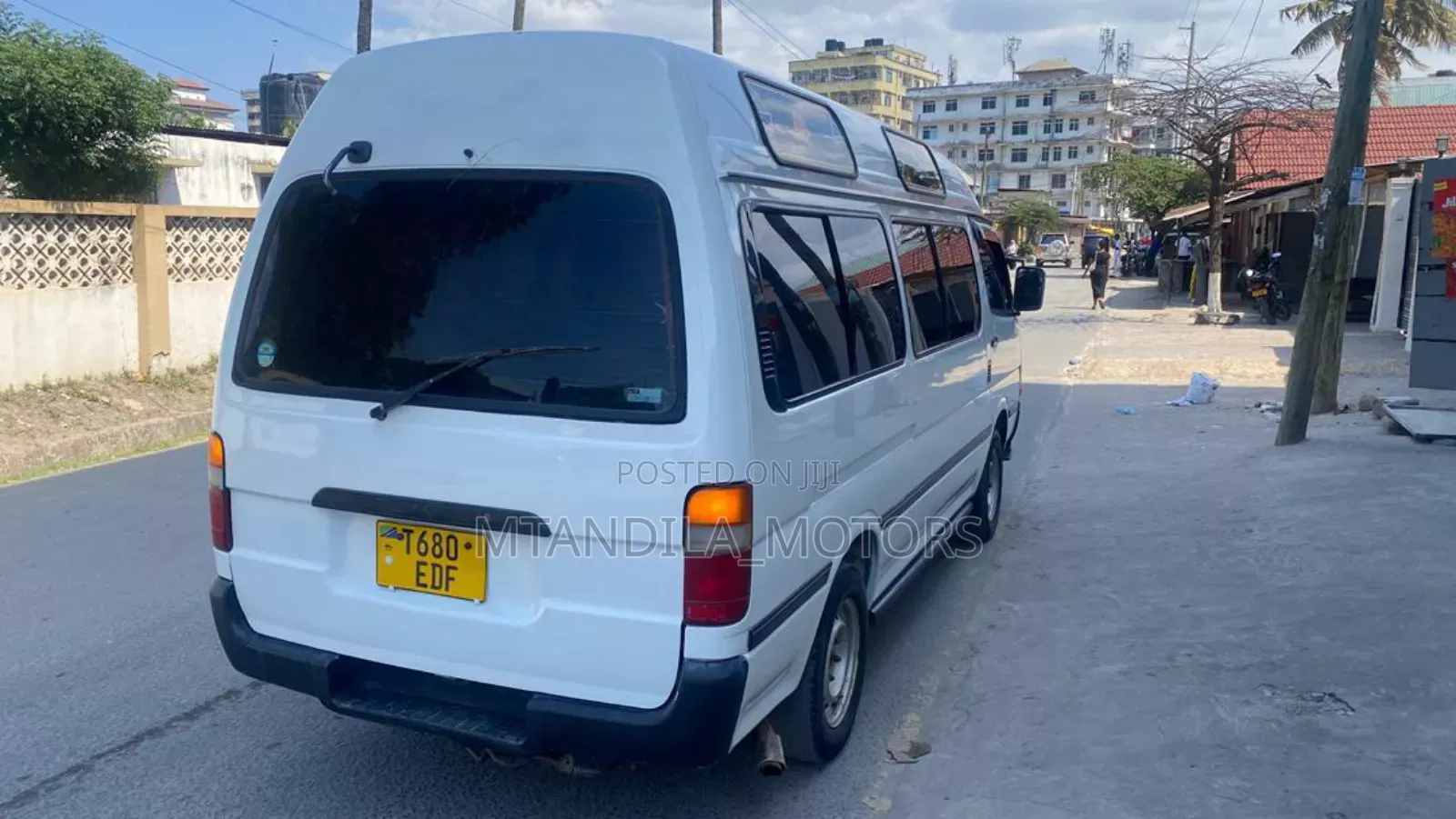 Toyota HiAce 2002 White