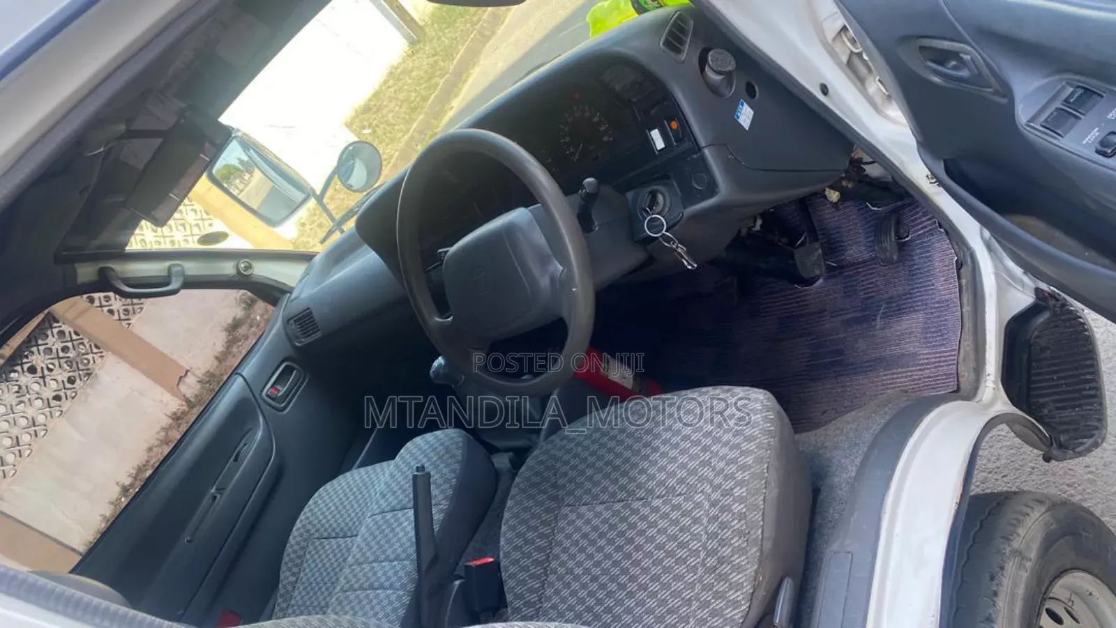 Toyota HiAce 2002 White