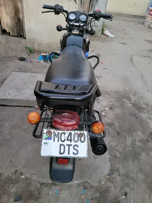TVS HLX 125 2025 Black
