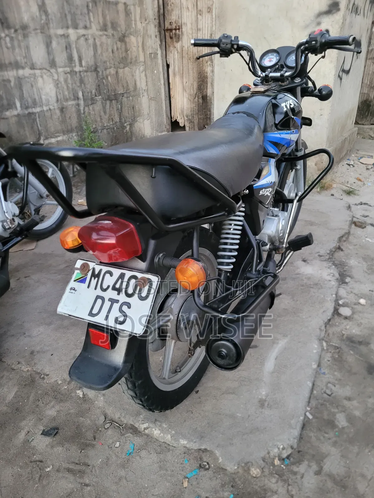 TVS HLX 125 2025 Black