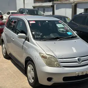 Toyota IST 2004 Silver