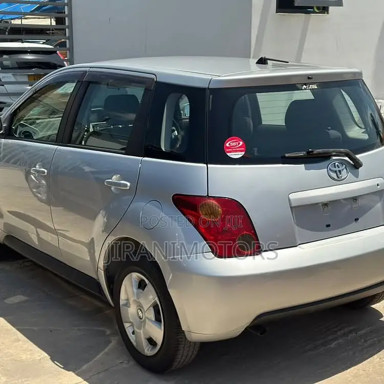 Toyota IST 2004 Silver