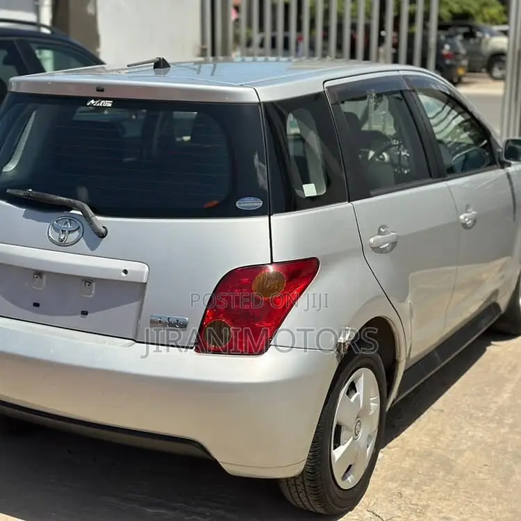 Toyota IST 2004 Silver