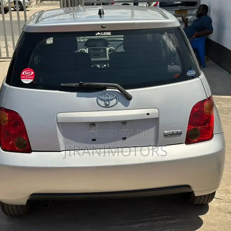 Toyota IST 2004 Silver