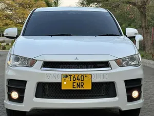 Mitsubishi Outlander 2012 White