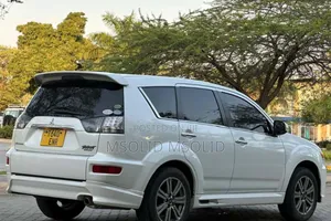 Mitsubishi Outlander 2012 White