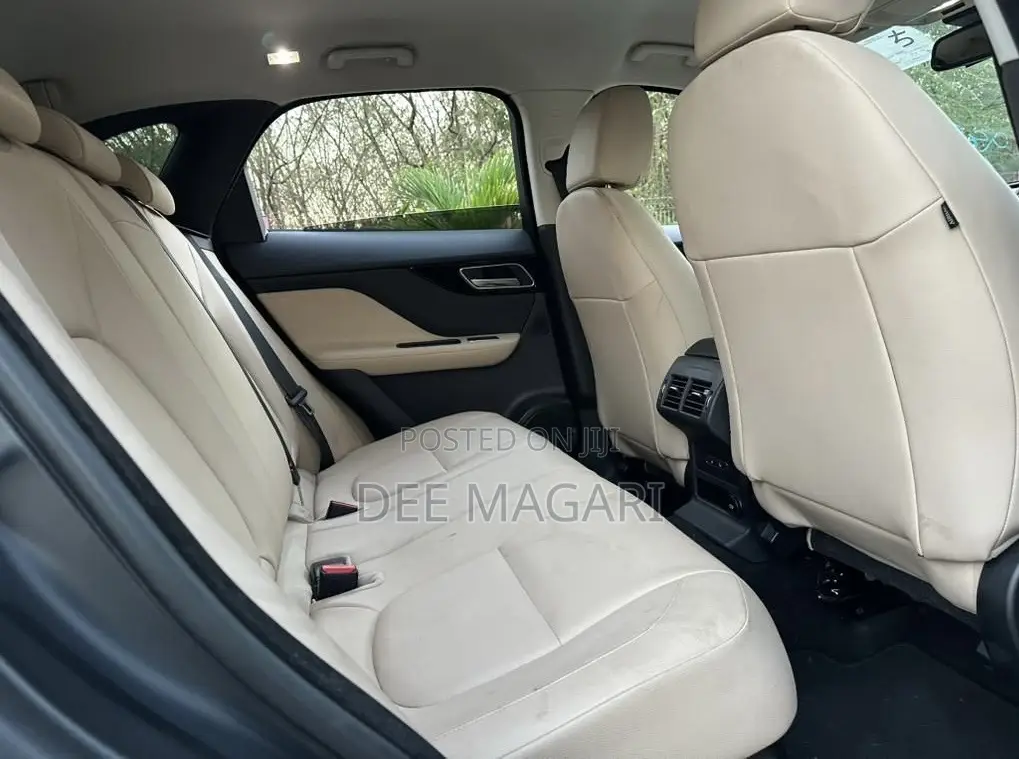 Jaguar F-Pace 2017 Beige