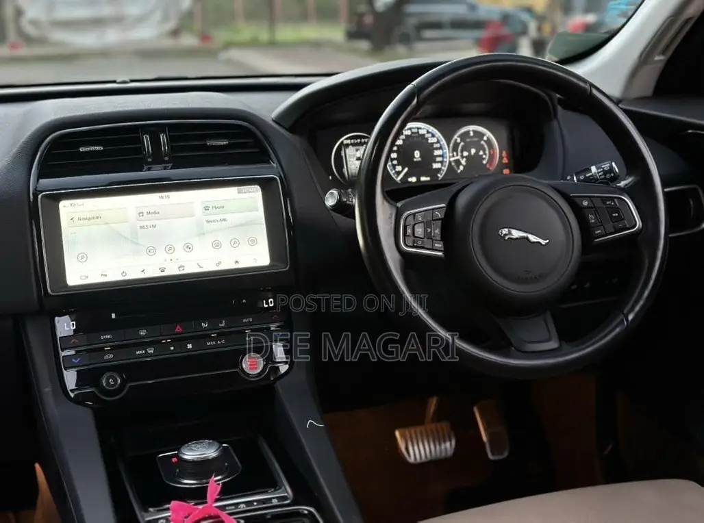 Jaguar F-Pace 2017 Beige