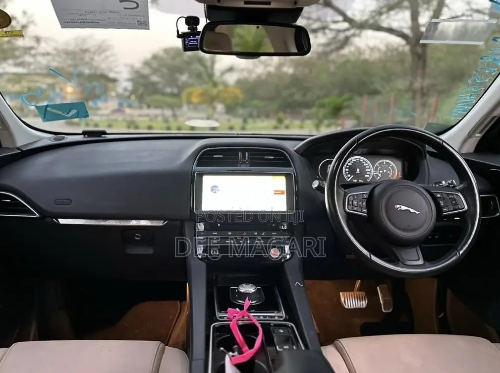 Jaguar F-Pace 2017 Beige