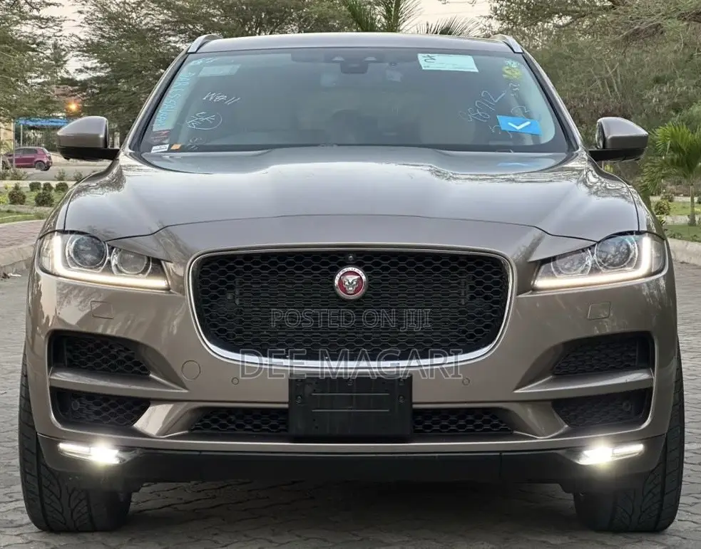 Jaguar F-Pace 2017 Beige