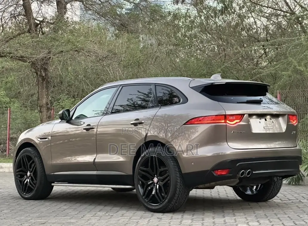 Jaguar F-Pace 2017 Beige