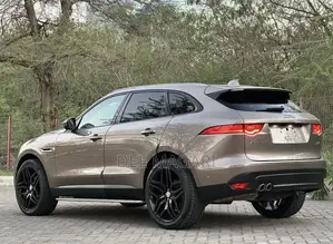 Jaguar F-Pace 2017 Beige