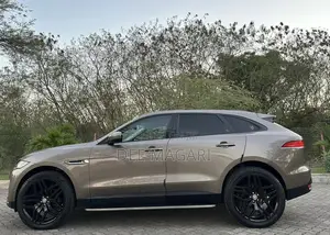 Jaguar F-Pace 2017 Beige