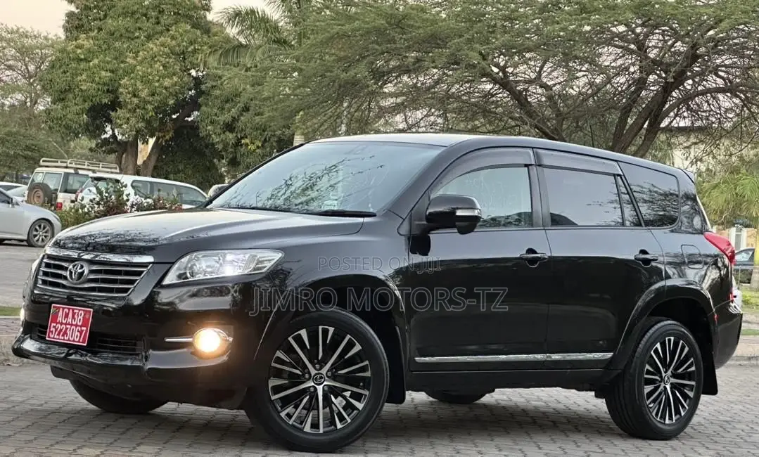 Toyota Vanguard 2012 Black