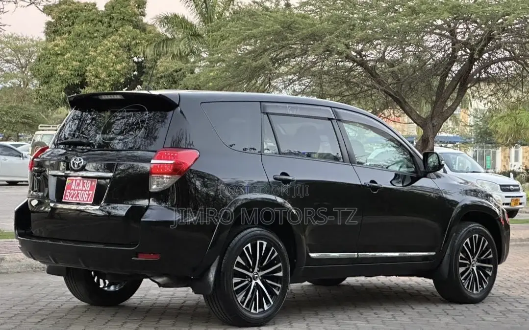 Toyota Vanguard 2012 Black
