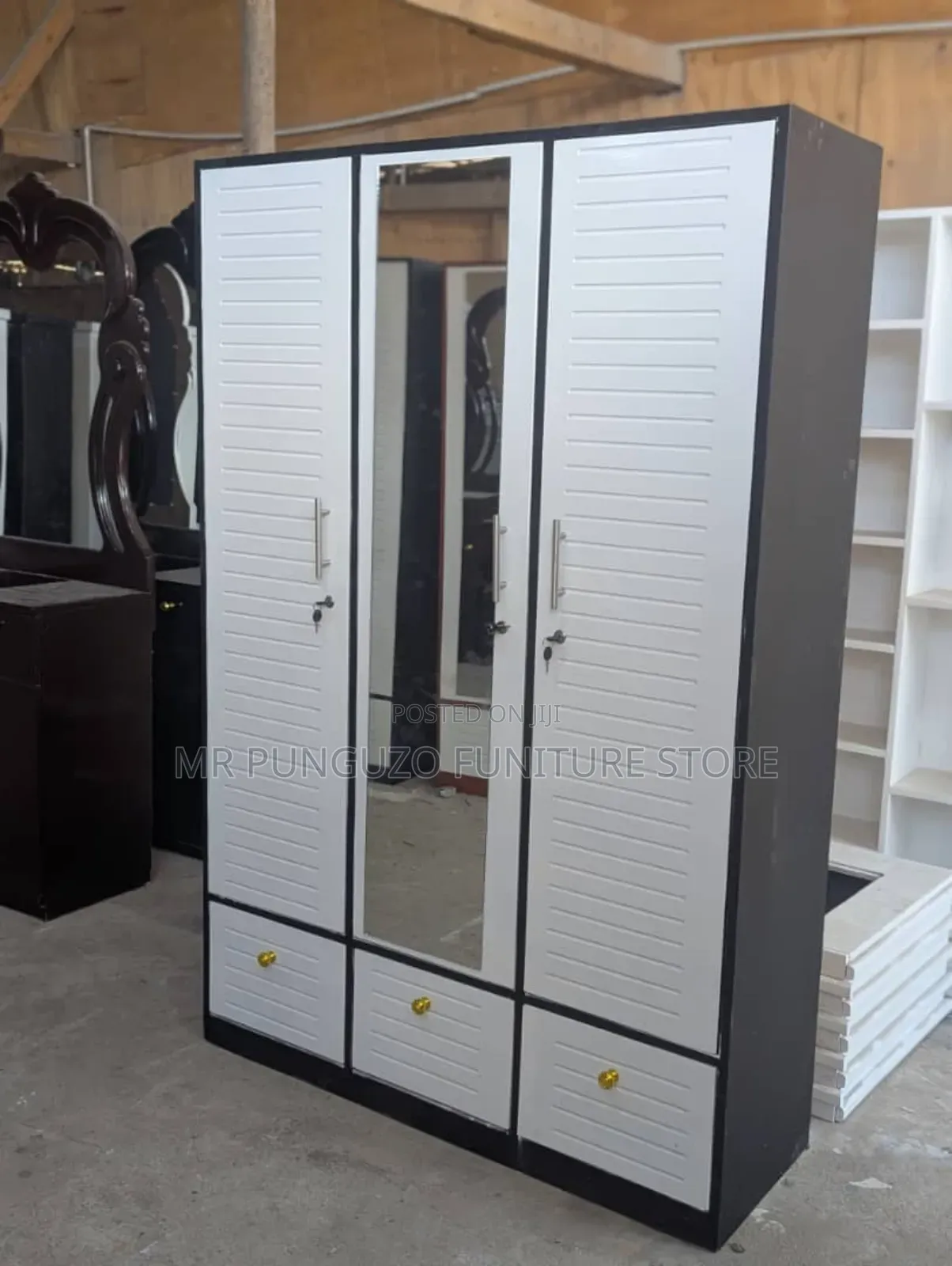 Kabati Nguo Milango Mitatu Classic Sana Kioo Full Black and White 