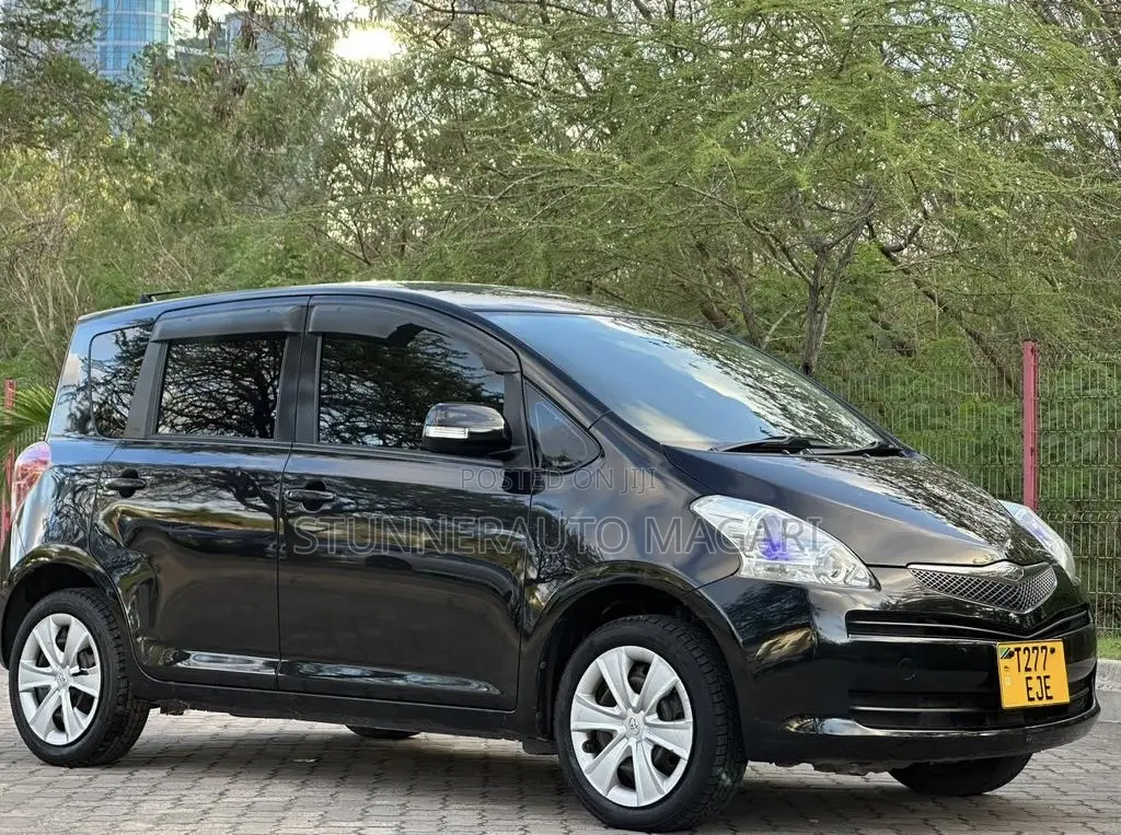 Toyota Ractis 2008 Black