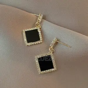 Black Acrylic Rhombus Drop Earrings for Women Crystal Frame Rhonestone