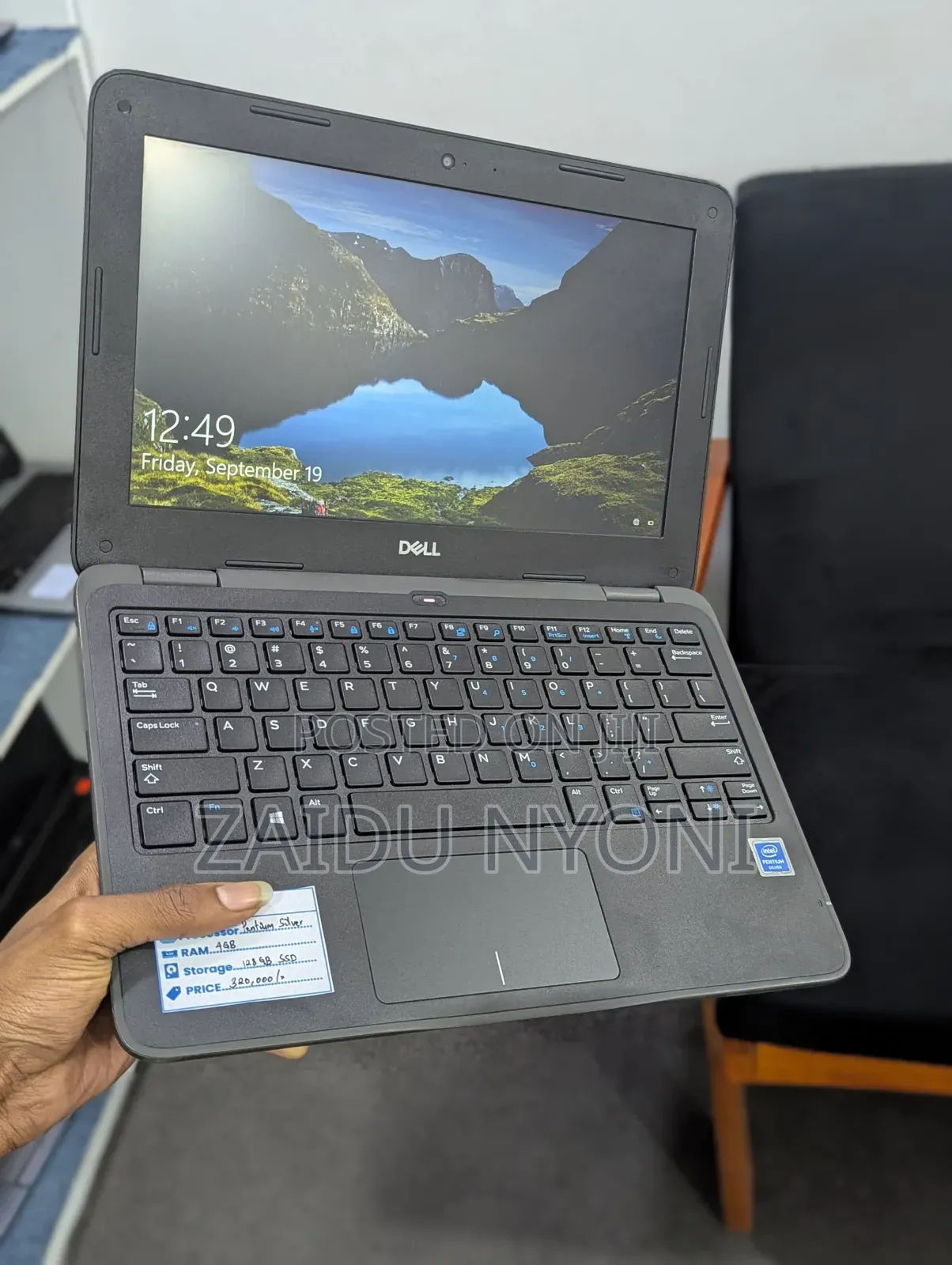 New Laptop Dell Latitude 3189 4GB Intel SSD 128GB