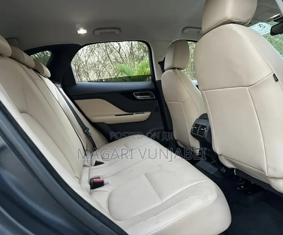 Jaguar F-Pace 2017 Beige