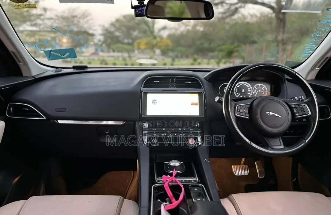 Jaguar F-Pace 2017 Beige