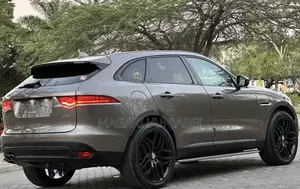 Jaguar F-Pace 2017 Beige