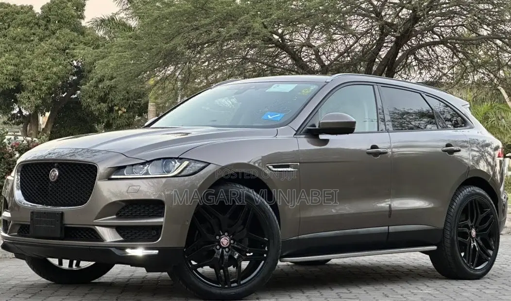 Jaguar F-Pace 2017 Beige