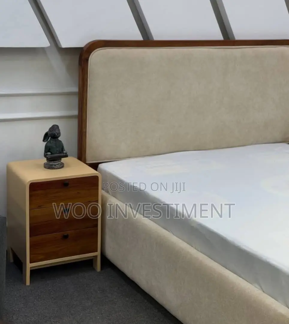 Vitanda Vya Kisasa Mbao Ngumu Sana(Mvule) Na Bedsides Zake