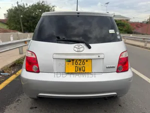 Toyota IST 2006 Silver