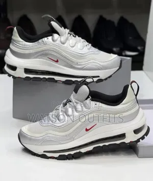 Male Shoes or Sneakers or Raba in Excellent Mode