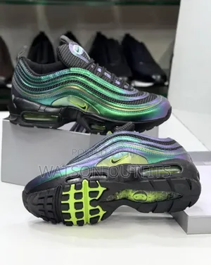 Male Shoes or Sneakers or Raba in Excellent Mode
