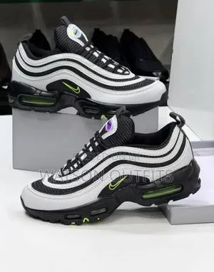 Male Shoes or Sneakers or Raba in Excellent Mode