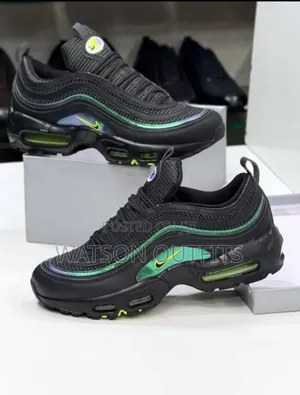 Male Shoes or Sneakers or Raba in Excellent Mode