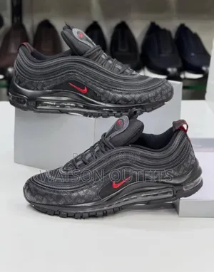 Male Shoes or Sneakers or Raba in Excellent Mode