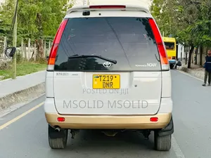 Toyota Noah 2002 Silver