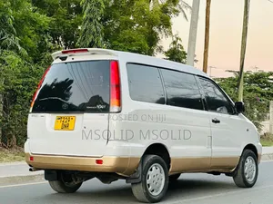 Toyota Noah 2002 Silver